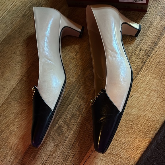 Vintage Bally Royce Bone and Black Heels - Picture 9 of 10